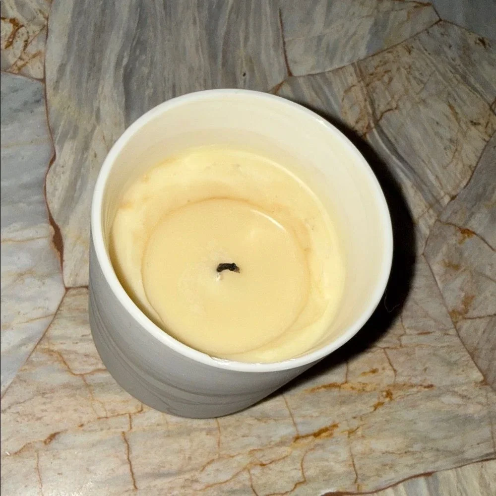 World Market Velvet Amber Marble Ceramic Scented Candle 14oz White Tan‎ 25438253